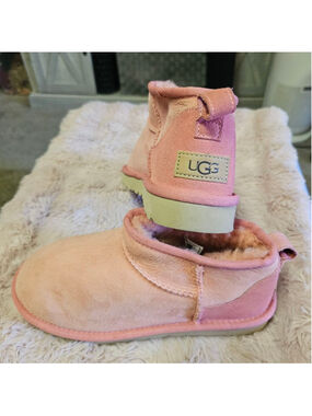 UGG Classic Ultra Mini Boot Pink Sheepskin Slippers Womens Size 8 Treadlite